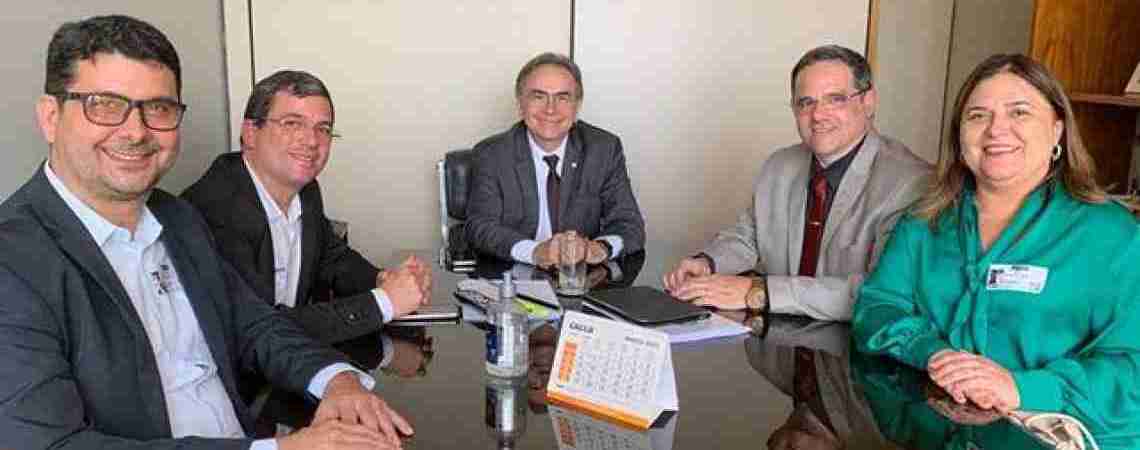 Piso Nacional dos Farmacêuticos é discutido com o Deputado Federal Leônidas Cristino