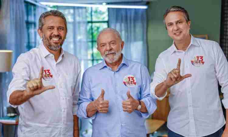 Elmano de Freitas e Camilo Santana, do PT, estão entre os inadimplentes que não pagam contribuição ao partido