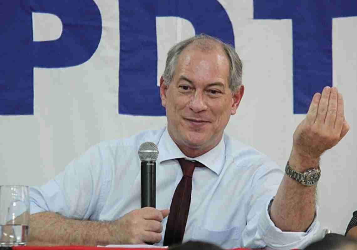 Ciro Gomes participa de convenção do PDT em Fortaleza e afirma que não deixará o partido