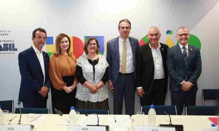 Camilo Santana destaca importância do diálogo na recomposição do Fórum Nacional de Educação