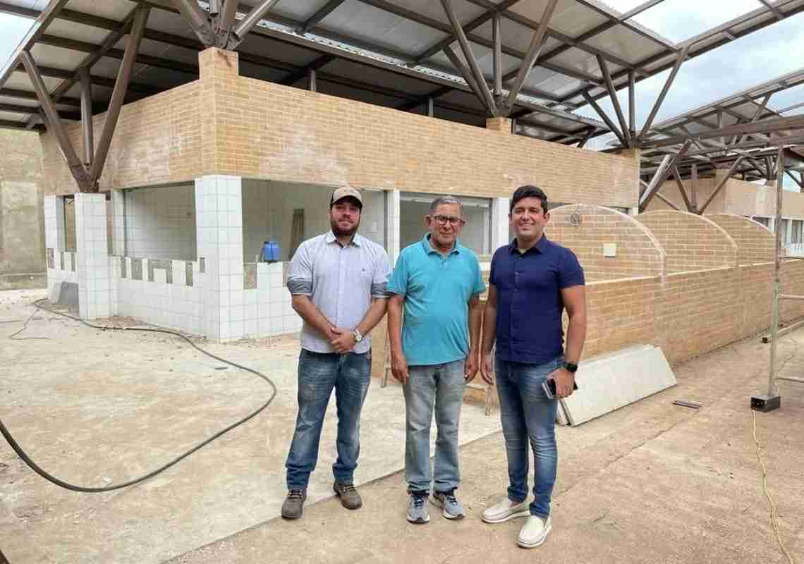 Parambuenses celebram reforma do Mercado Novo