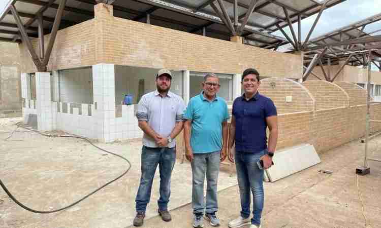 Parambuenses celebram reforma do Mercado Novo