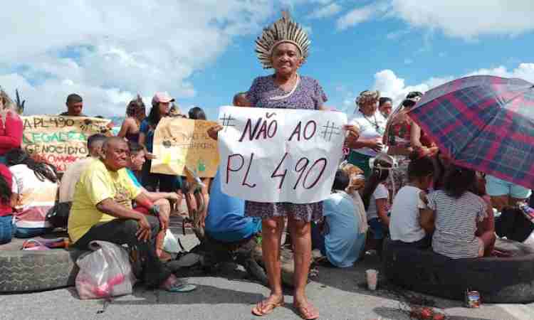 Indígenas bloqueiam rodovias no Ceará em protesto contra o PL do marco temporal