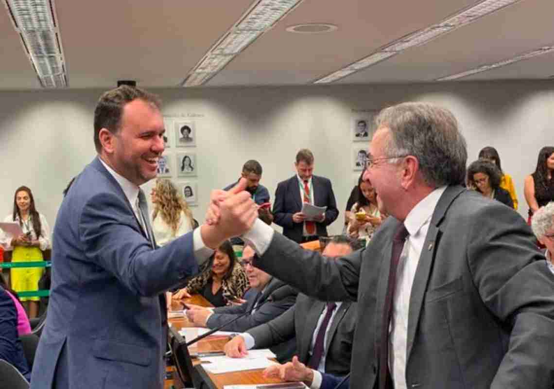Leônidas Cristino e Moses Rodrigues celebram aprovação da PL 1344/2022 para criação da Universidade Federal de Sobral - UFS