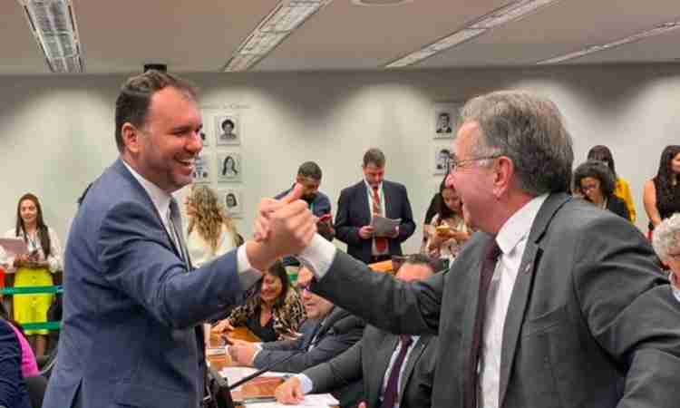 Leônidas Cristino e Moses Rodrigues celebram aprovação da PL 1344/2022 para criação da Universidade Federal de Sobral - UFS