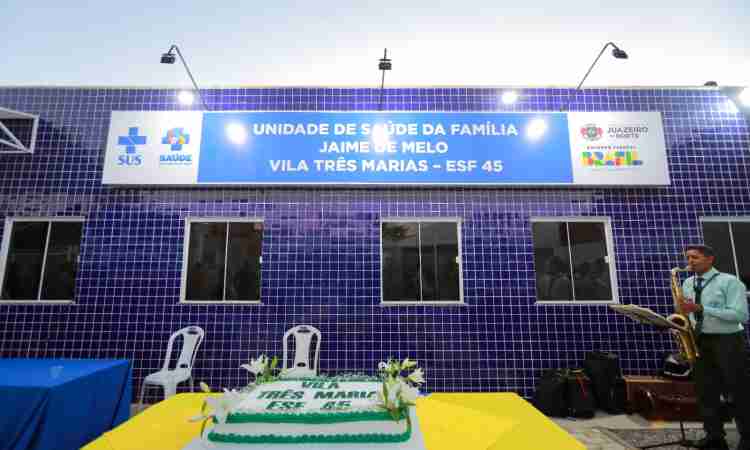 Prefeito Glêdson Bezerra entrega UBS revitalizada na Vila Três Marias em Juazeiro do Norte