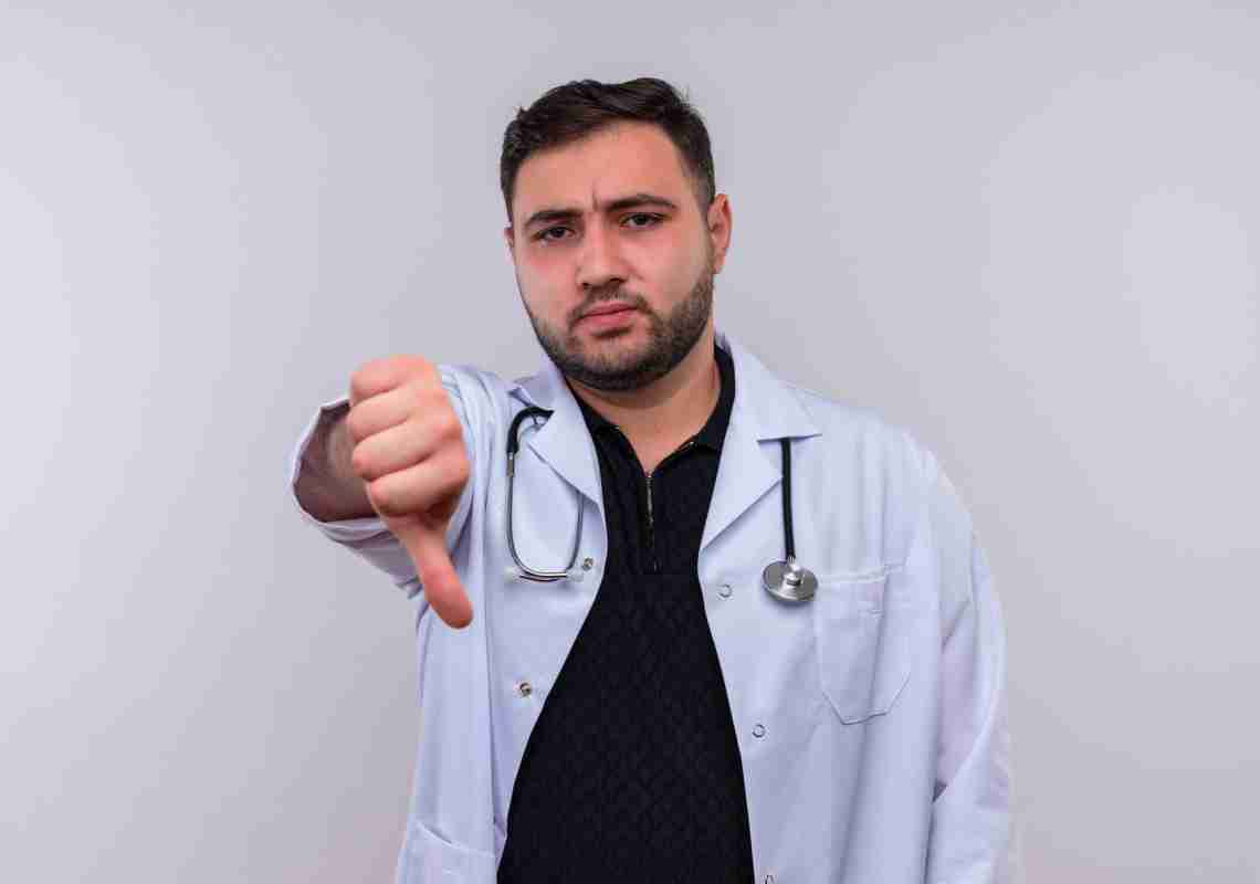 Médicos das UPAs de Caucaia paralisam atendimentos devido a atraso salarial: Pacientes sofrem com interrupção dos serviços
