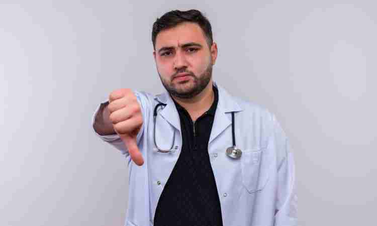 Médicos das UPAs de Caucaia paralisam atendimentos devido a atraso salarial: Pacientes sofrem com interrupção dos serviços