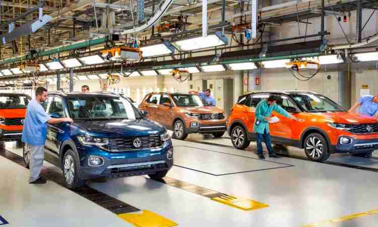 Carro popular de Lula não impulsiona mercado e montadora reduz produção