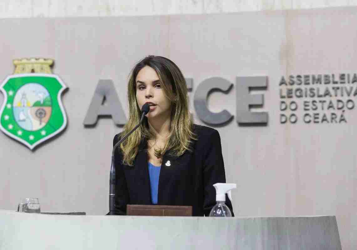 Assembleia aprova projeto de Gabriella Aguiar que prevê distribuição de fitinha de proteção contra abuso
