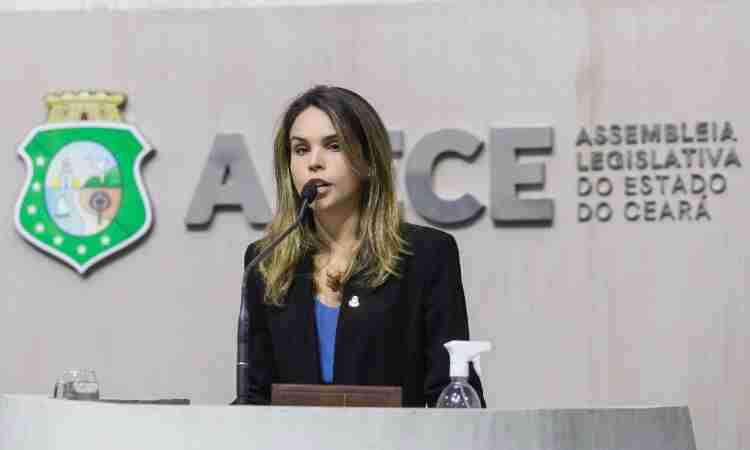 Assembleia aprova projeto de Gabriella Aguiar que prevê distribuição de fitinha de proteção contra abuso
