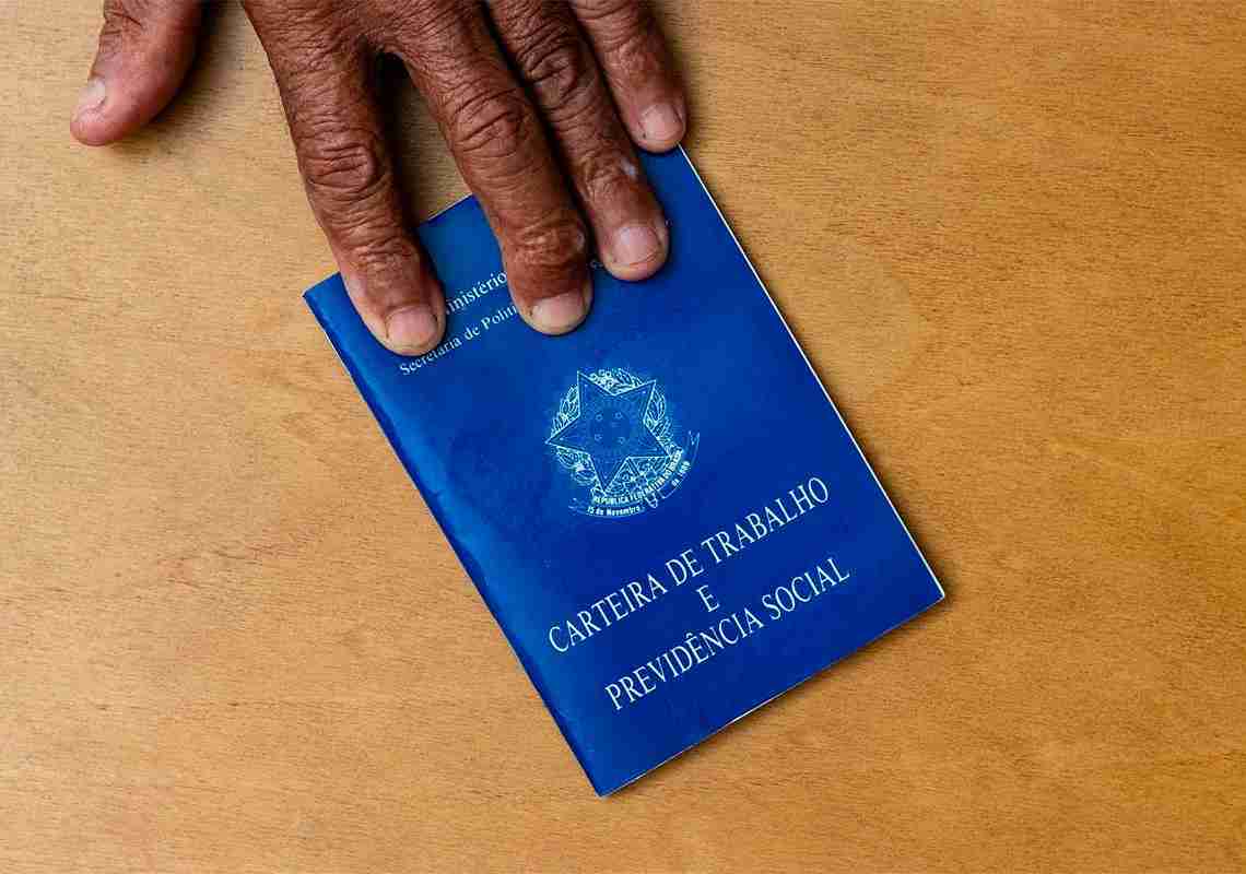 Estudo da FGV revela como Bolsa Família mascara realidade do mercado de trabalho no Brasil