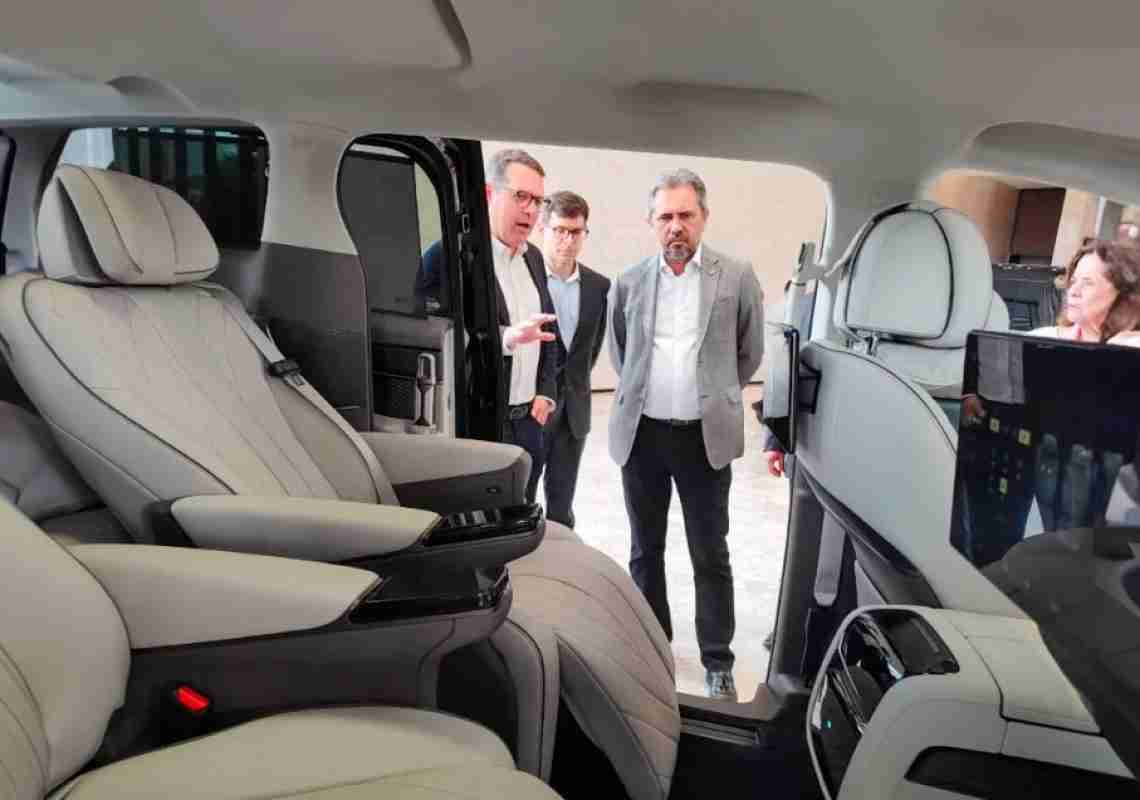 Elmano visita sede da BYD na China para fortalecer parcerias de sustentabilidade e tecnologia