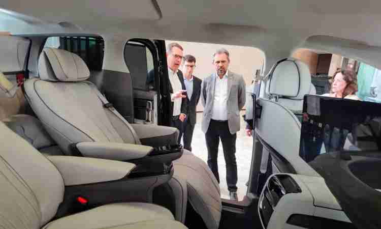 Elmano visita sede da BYD na China para fortalecer parcerias de sustentabilidade e tecnologia