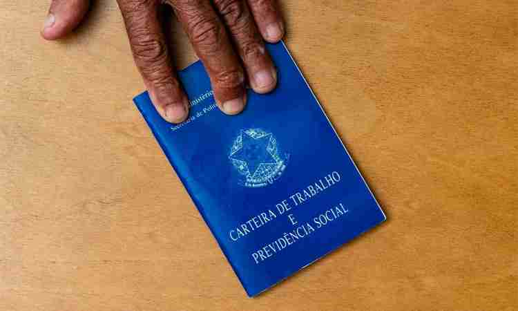 Brasil Gera 27% Menos Empregos em Agosto de 2023 em Comparação com 2022