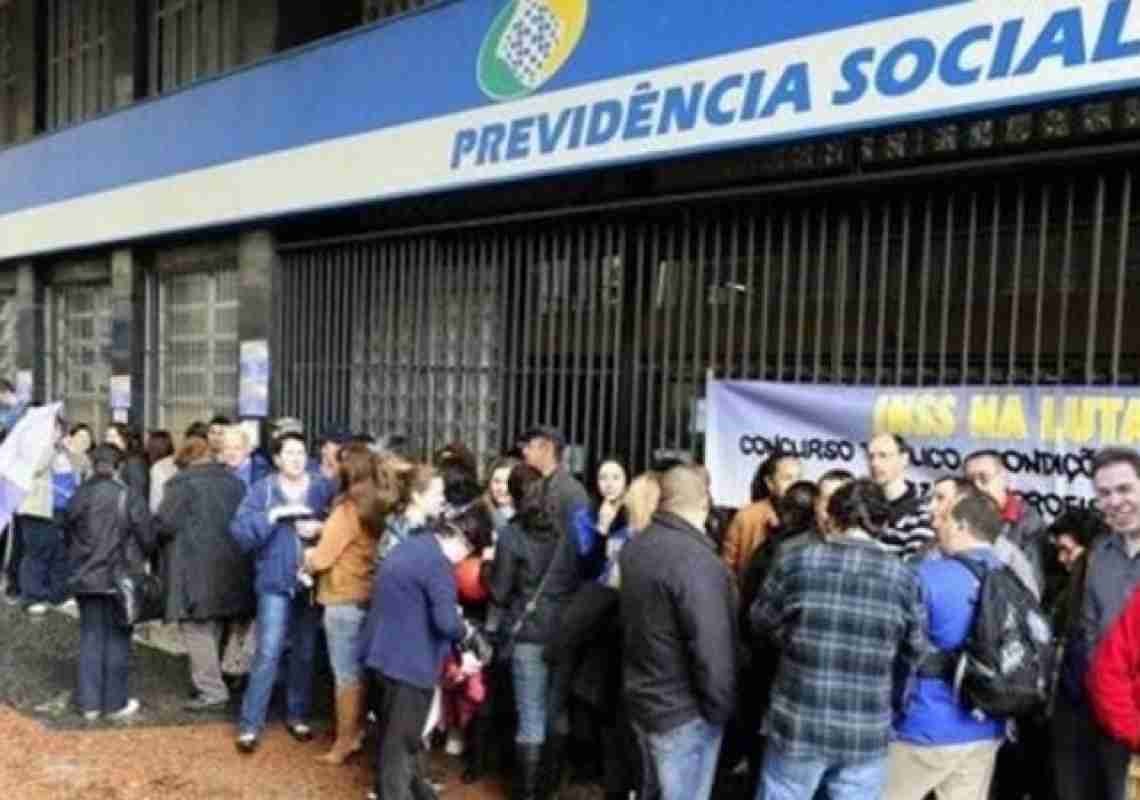 INSS: Robôs rejeitam 6 em Cada 10 Pedidos, Desencadeando uma Enxurrada de Processos Judiciais
