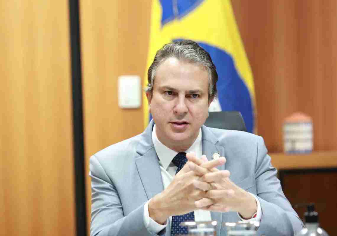 Ministro da Educação, Camilo Santana (PT), discute financiamento para fiscalização do ensino superior privado e planos para o Fies