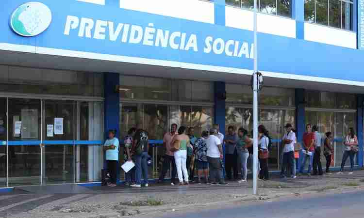 Sem Diálogo com Governo Lula, Paralisação dos Peritos do INSS Gera Filas no Ceará