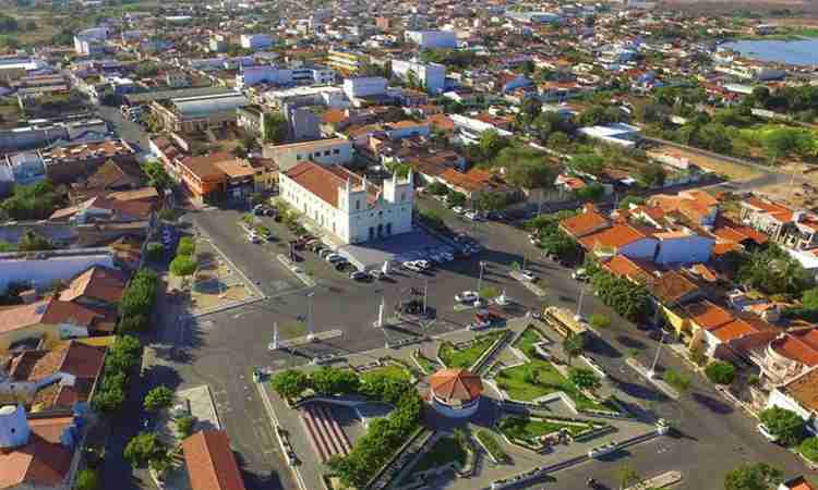 Prefeita de Santa Quitéria decreta feriado ilegalmente e servidores poderão ter que trabalhar durante o Carnaval
