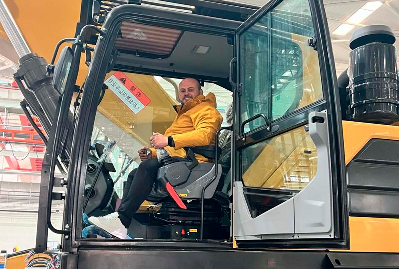 Aldyfredo Mendes em visita a fábrica da Lovol (vou confirmar a cidade pelo wpp, China, 2024)