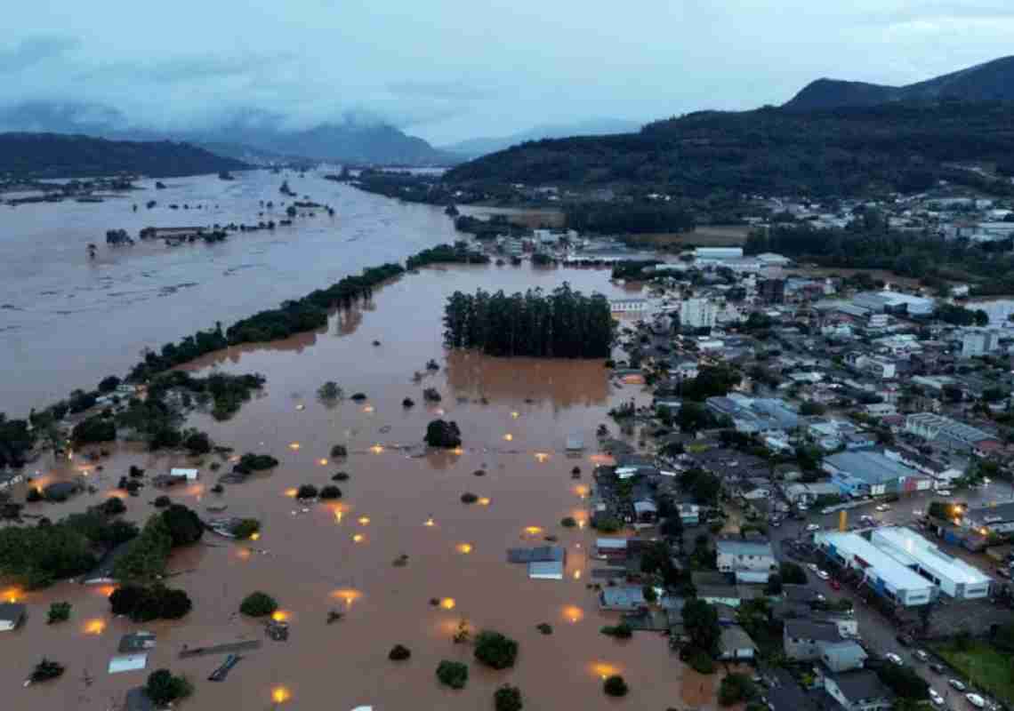 Ceará envia agentes e cães para ajudar em buscas e salvamentos no Rio Grande do Sul