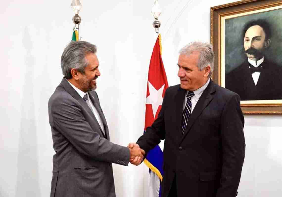 Cubanos no Eusébio - Elmano anuncia intercâmbio em saúde, farmácia e energias renováveis