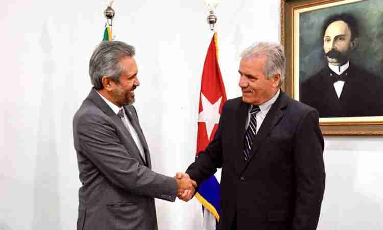 Cubanos no Eusébio - Elmano anuncia intercâmbio em saúde, farmácia e energias renováveis
