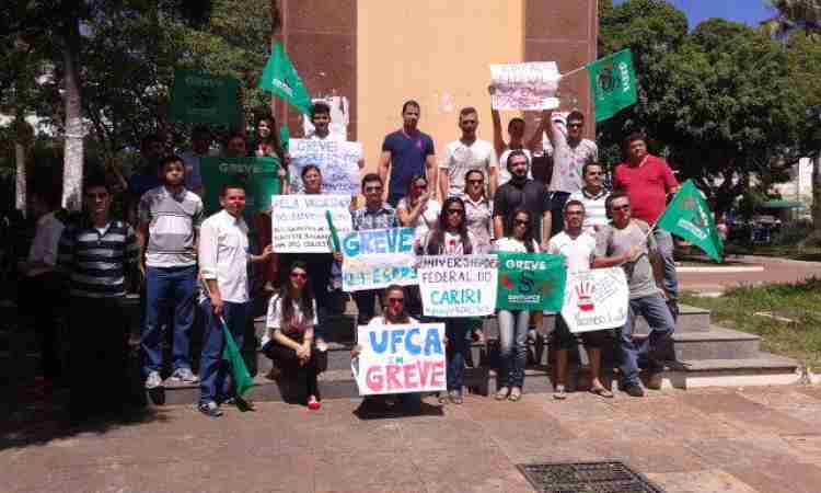 Greve UFCA: Servidores reivindicam melhores condições e participação do presidente Lula