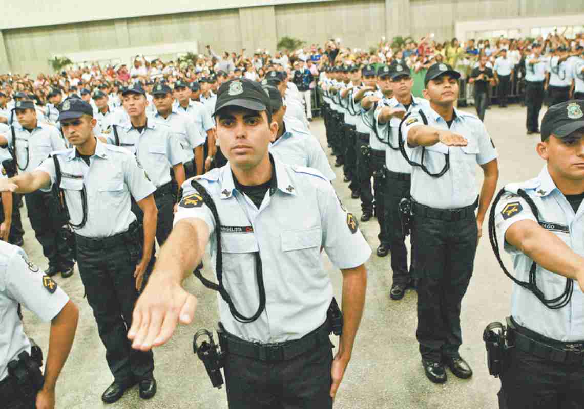 Para conter onda de violência, Elmano convoca 426 novos policiais militares