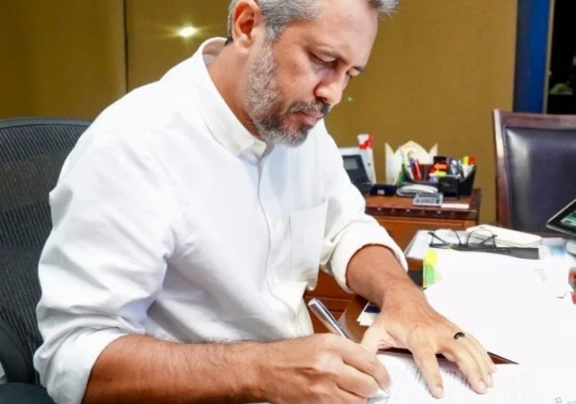 Elmano antecipa para 21 de outubro o Dia do Servidor Público