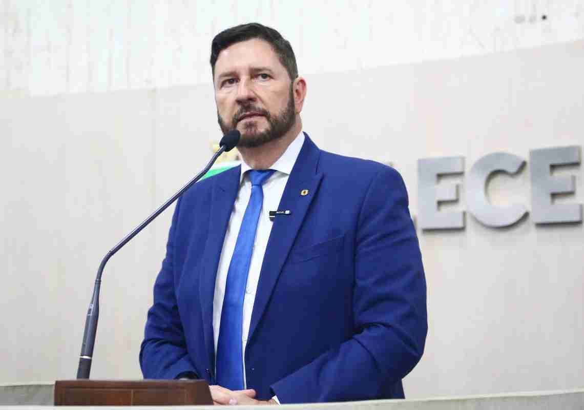 Romeu Aldigueri assume liderança da Alece com ampla aprovação