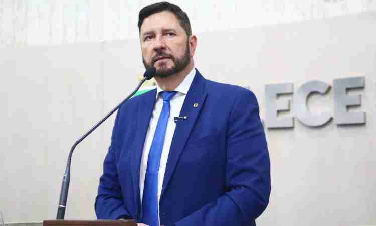 Romeu Aldigueri assume liderança da Alece com ampla aprovação