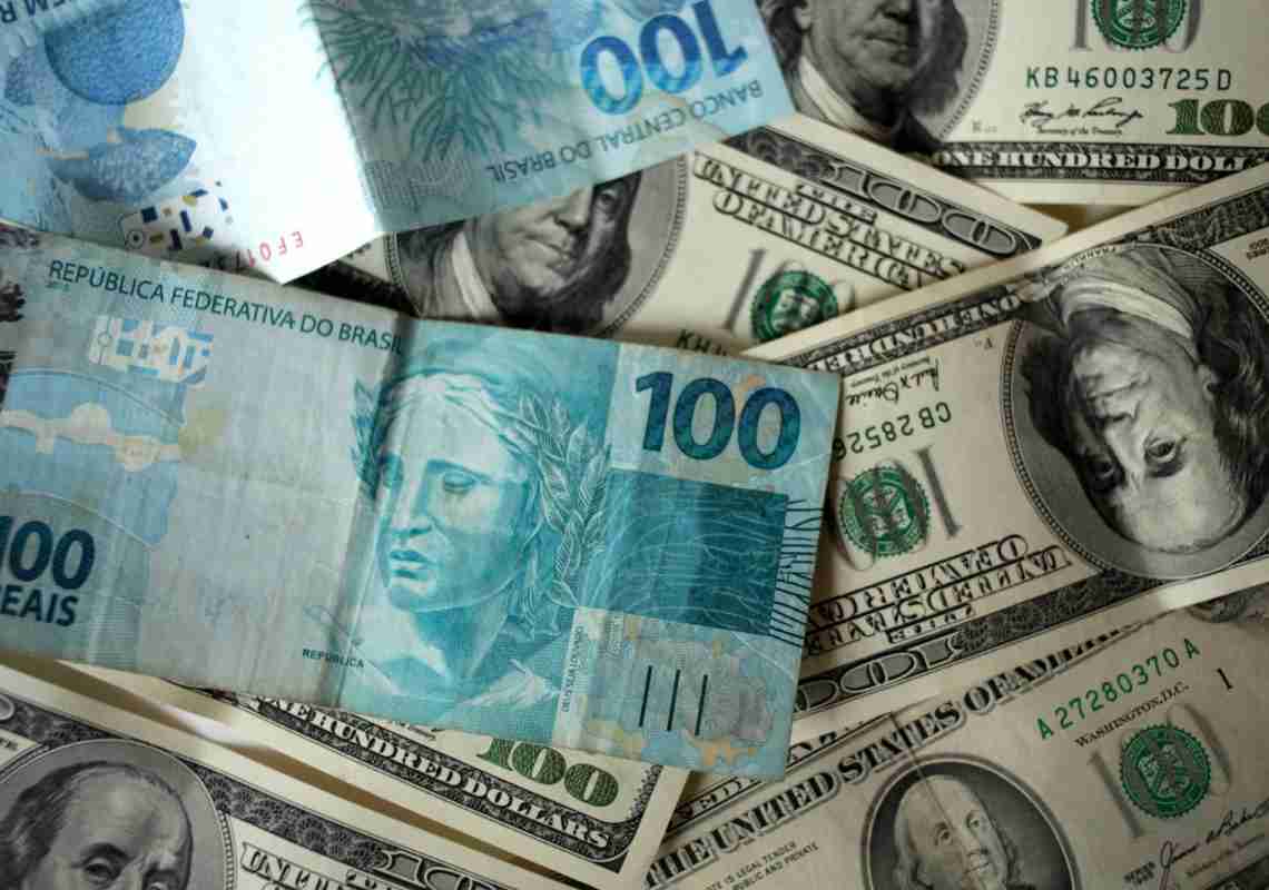 Entenda os motivos do recorde histórico do dólar frente ao real