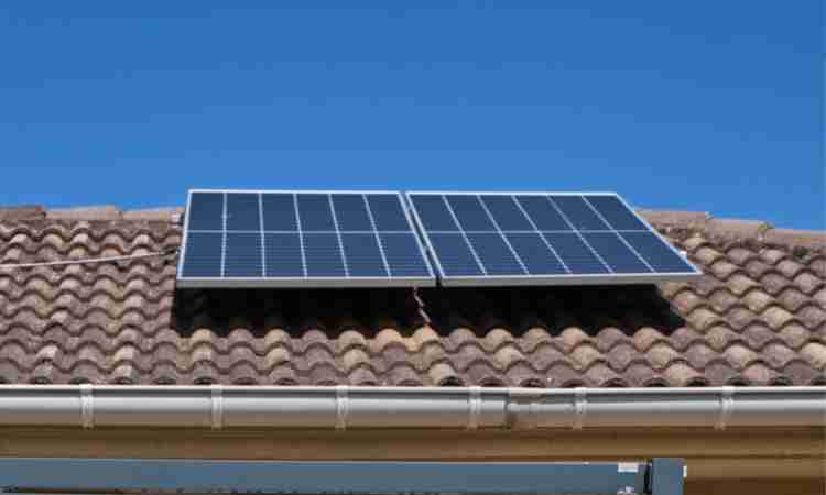 Instalar placas solares em casa ficará mais caro em 2025 devido a mudanças tributárias