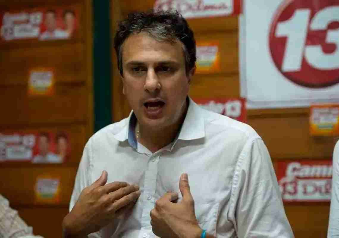 Camilo Santana pode deixar o Ministério da Educação em reforma de Lula, avalia consultor político