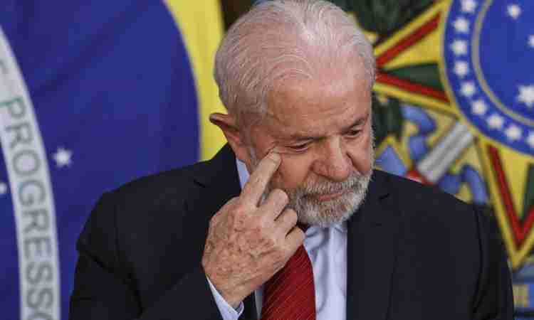 Popularidade de Lula em queda livre