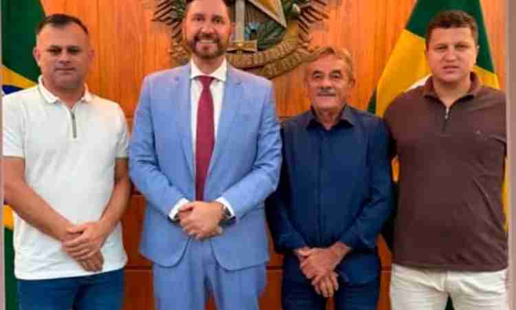 Caburé mostra força política e busca excelência em gestão durante agenda em Fortaleza