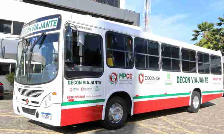 Decon realiza mutirão de atendimento e renegociação de dívidas no Centro de Fortaleza durante Semana do Consumidor