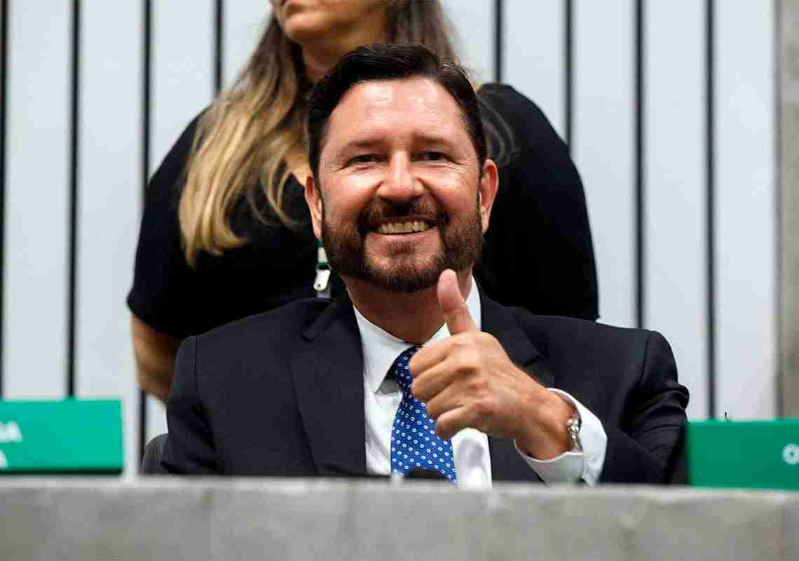 Romeu Aldigueri se coloca à disposição para o Senado, mas mantém foco na presidência da Assembleia