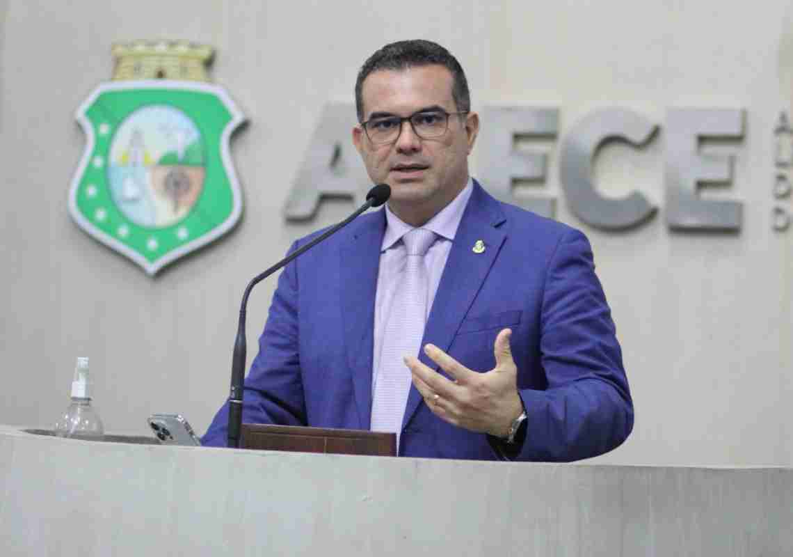 Deputado Simão Pedro propõe programa “Aluno amigo dos animais” nas escolas do Ceará