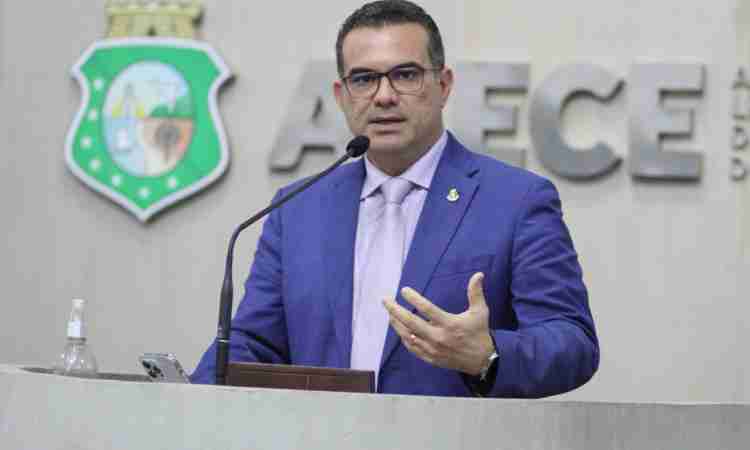 Deputado Simão Pedro propõe programa “Aluno amigo dos animais” nas escolas do Ceará