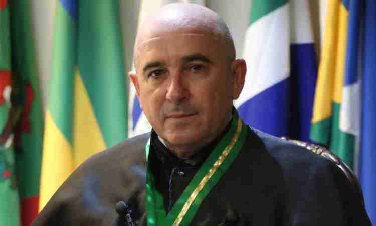 Leonardo Macedo recebe título de Doutor Honoris Causa e medalha da World Christian University