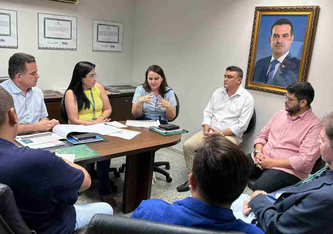 UNIPACE, ALECE e UVC firmam parceria para a formação continuada de servidores municipais, anuncia o deputado Simão Pedro