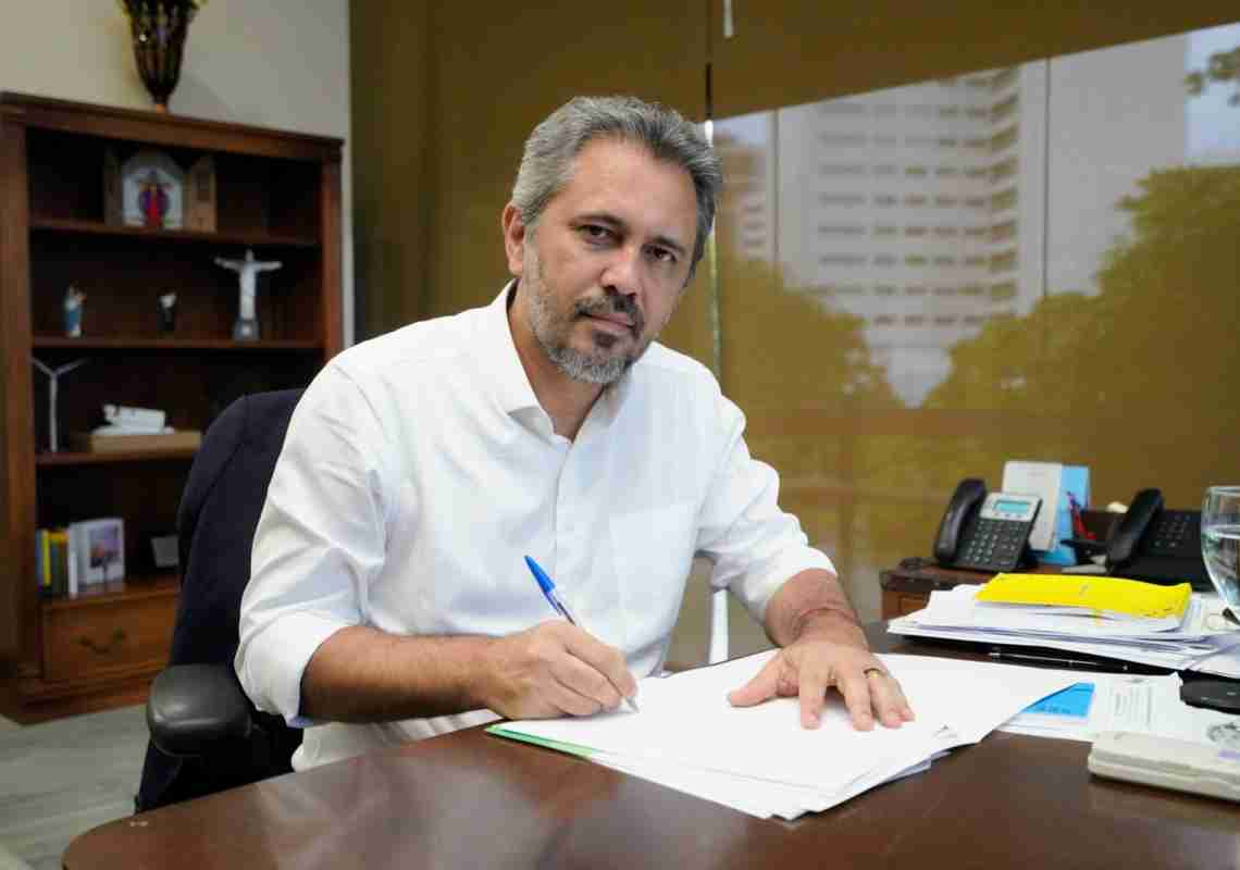 Governo do Ceará anuncia gratificação mensal para mais de 800 gestores da educação das Credes