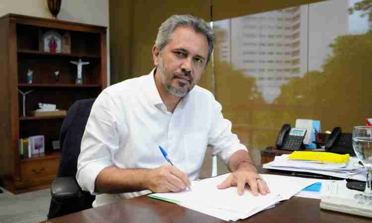 Governo do Ceará anuncia gratificação mensal para mais de 800 gestores da educação das Credes