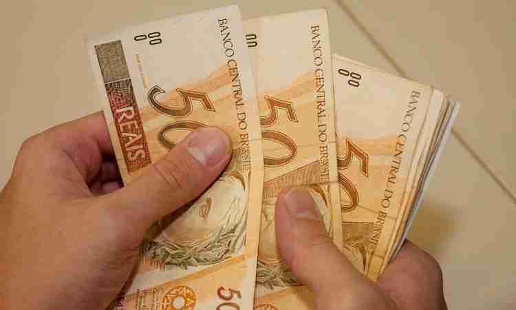 Pagamento antecipado do 13º beneficia 180 mil servidores no Ceará