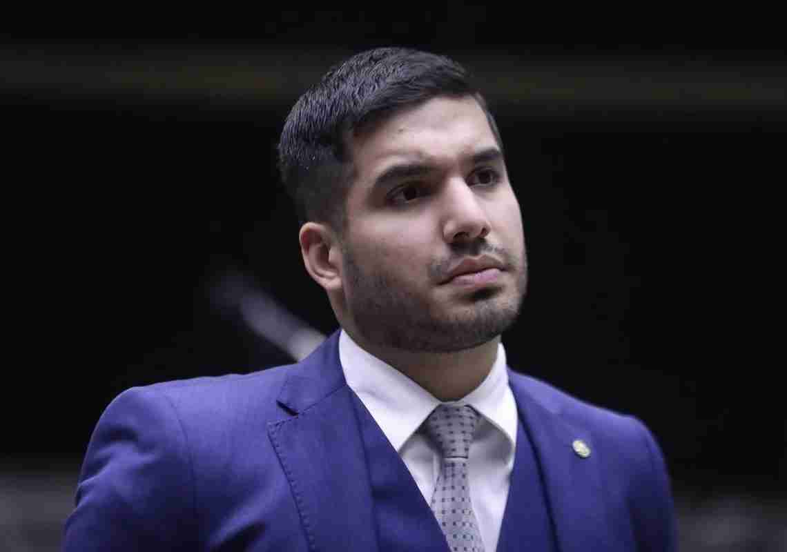 André Fernandes é vaiado em evento com Michelle Bolsonaro